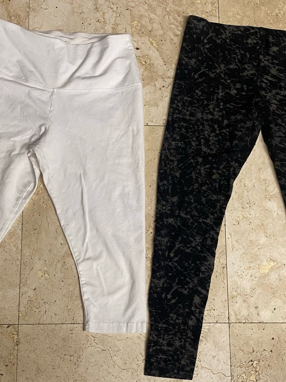 Set of 2 Women’s White and Black Marble Leggings Large